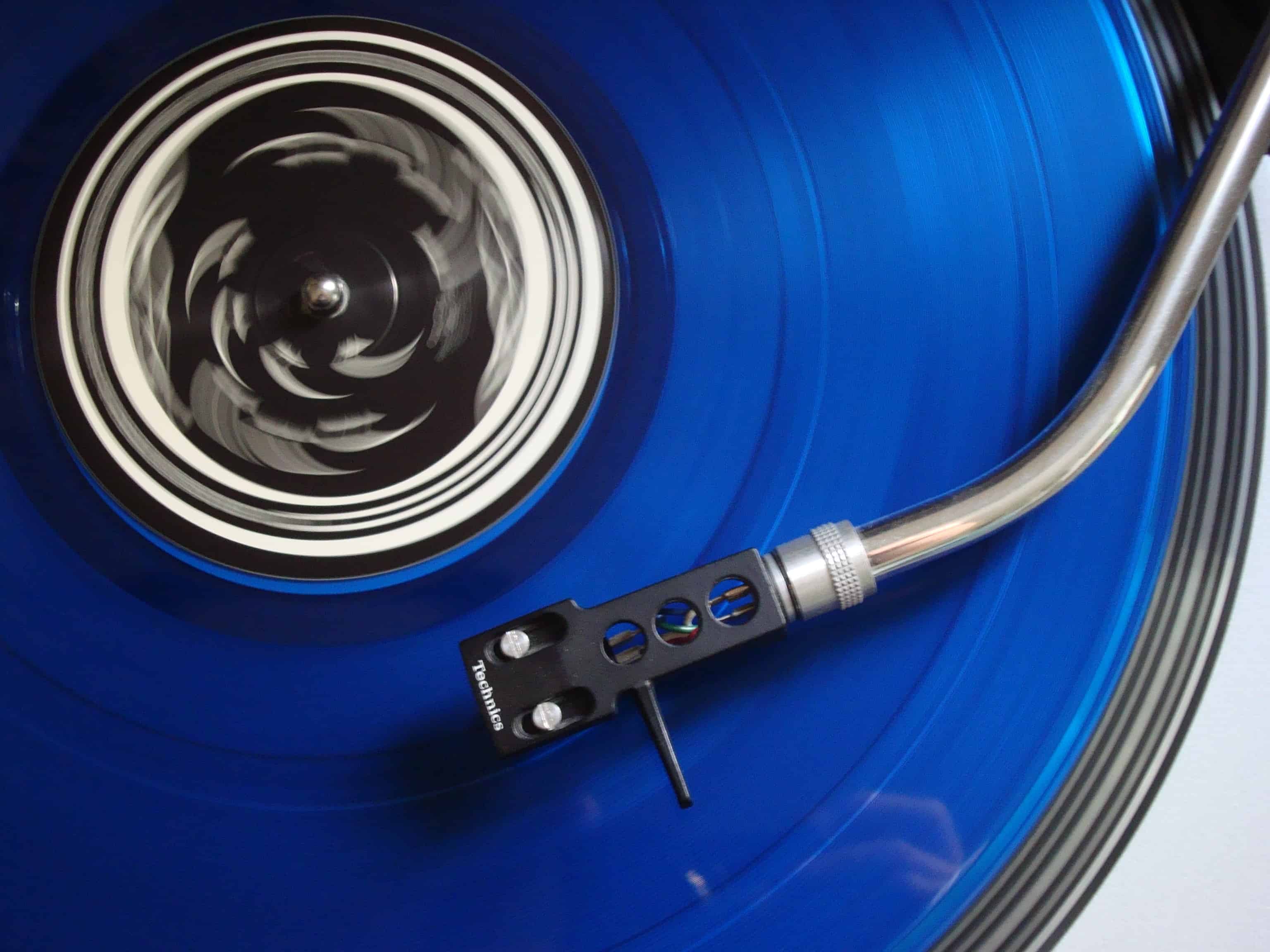 black and blue turntable